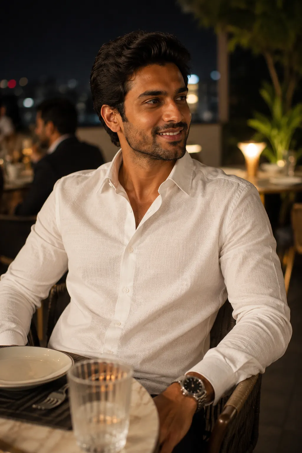 Customer at dinner wearing Pehanoge Lustra-Core™ shirt